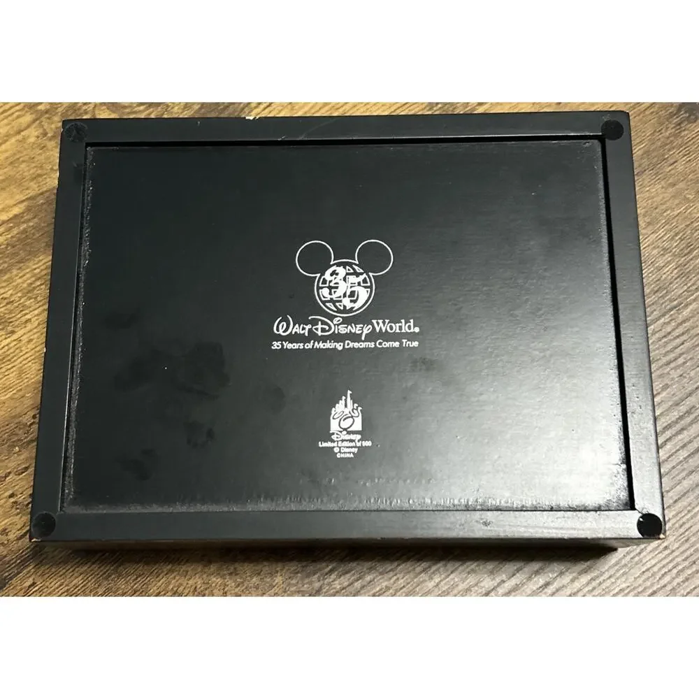 Walt Disney smoke pet